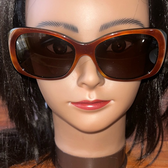 Chanel - Picture 1 of 7